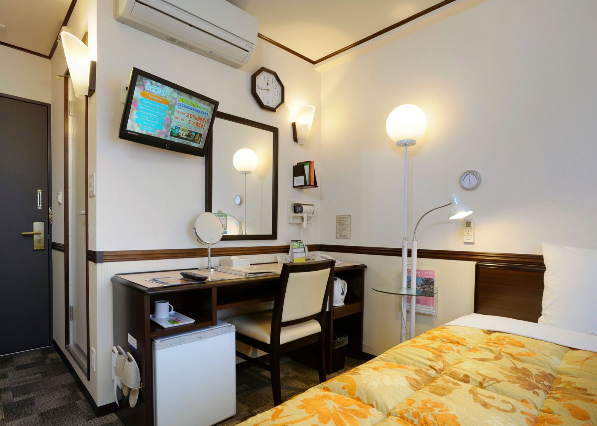 Toyoko Inn Tokyo Eki Yaesu Kita Guchi Экстерьер фото