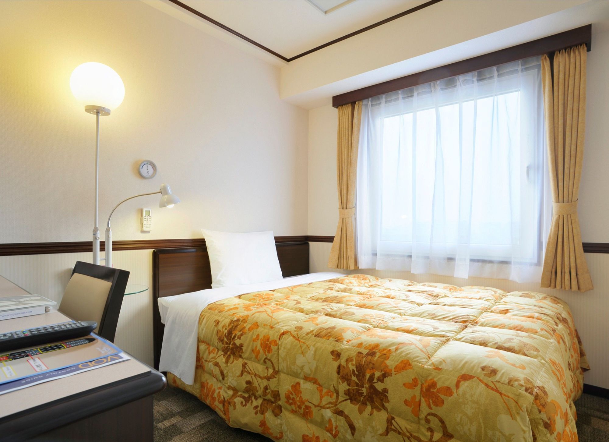 Toyoko Inn Tokyo Eki Yaesu Kita Guchi Экстерьер фото